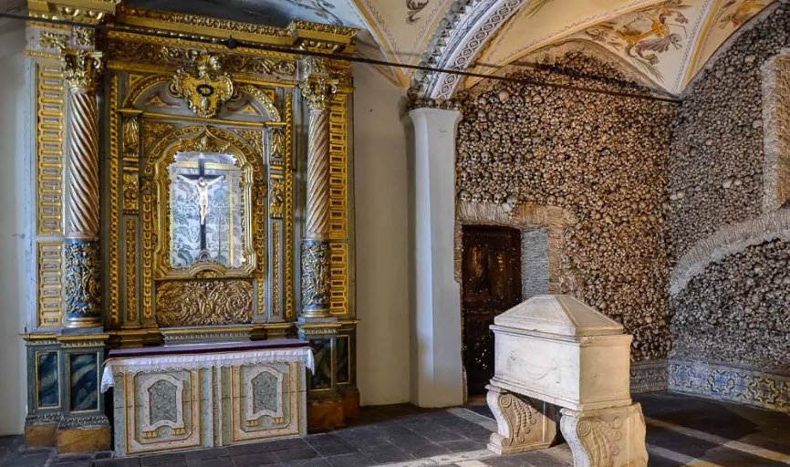 Chapel of Bones (Capela dos Ossos), Évora, Portugal